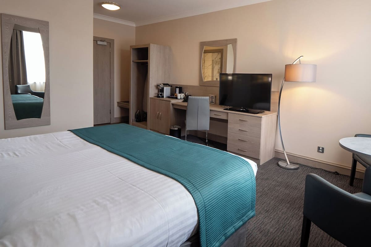 Executive Double Room, 1 Double Bed | Premium bedding, individually decorated, individually furnished, desk