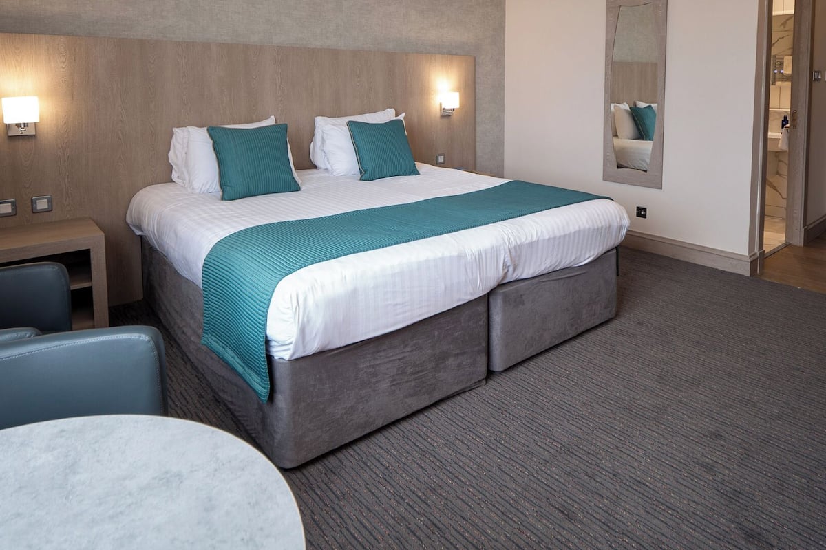 Executive Twin Room, 2 Twin Beds | Premium bedding, individually decorated, individually furnished, desk