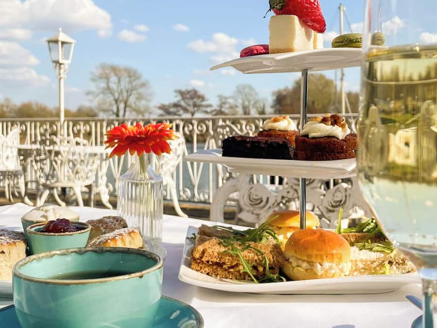 Breakfast, lunch and dinner served