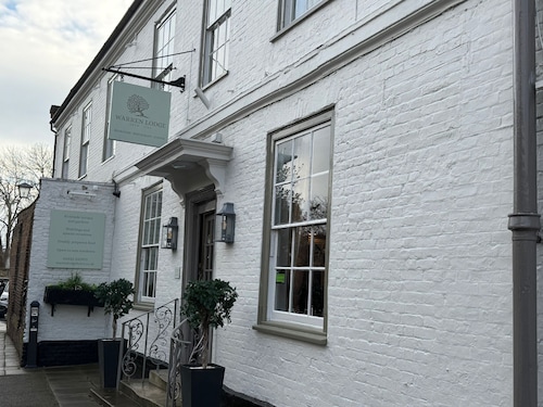 Warren Lodge Hotel