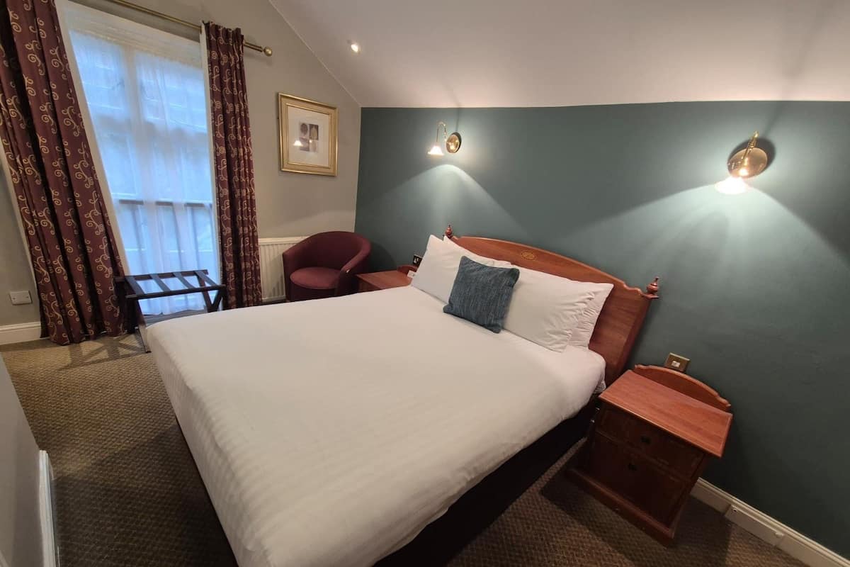 Standard Double Room | Desk, iron/ironing board, WiFi (free), bed sheets