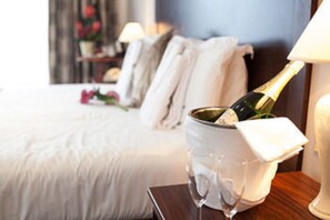 مكتب ومكواة/لوح كي وواي فاي مجانًا وملاءات أسرّة