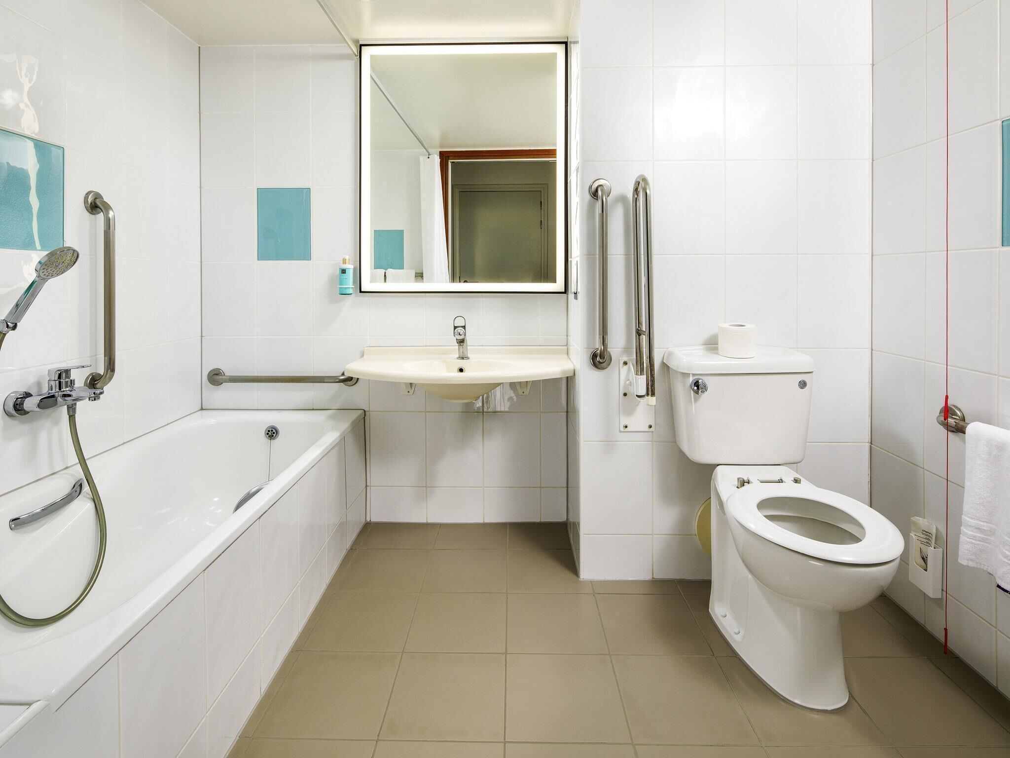 Superior Room, 1 Queen Bed, Accessible | Minibar, in-room safe, desk, blackout drapes