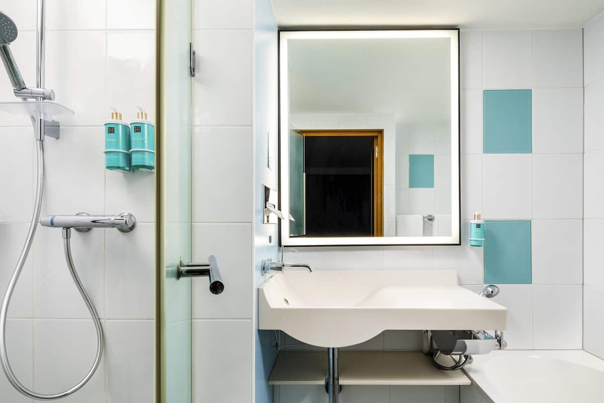 Separate bathtub and shower, eco-friendly toiletries, hair dryer, towels