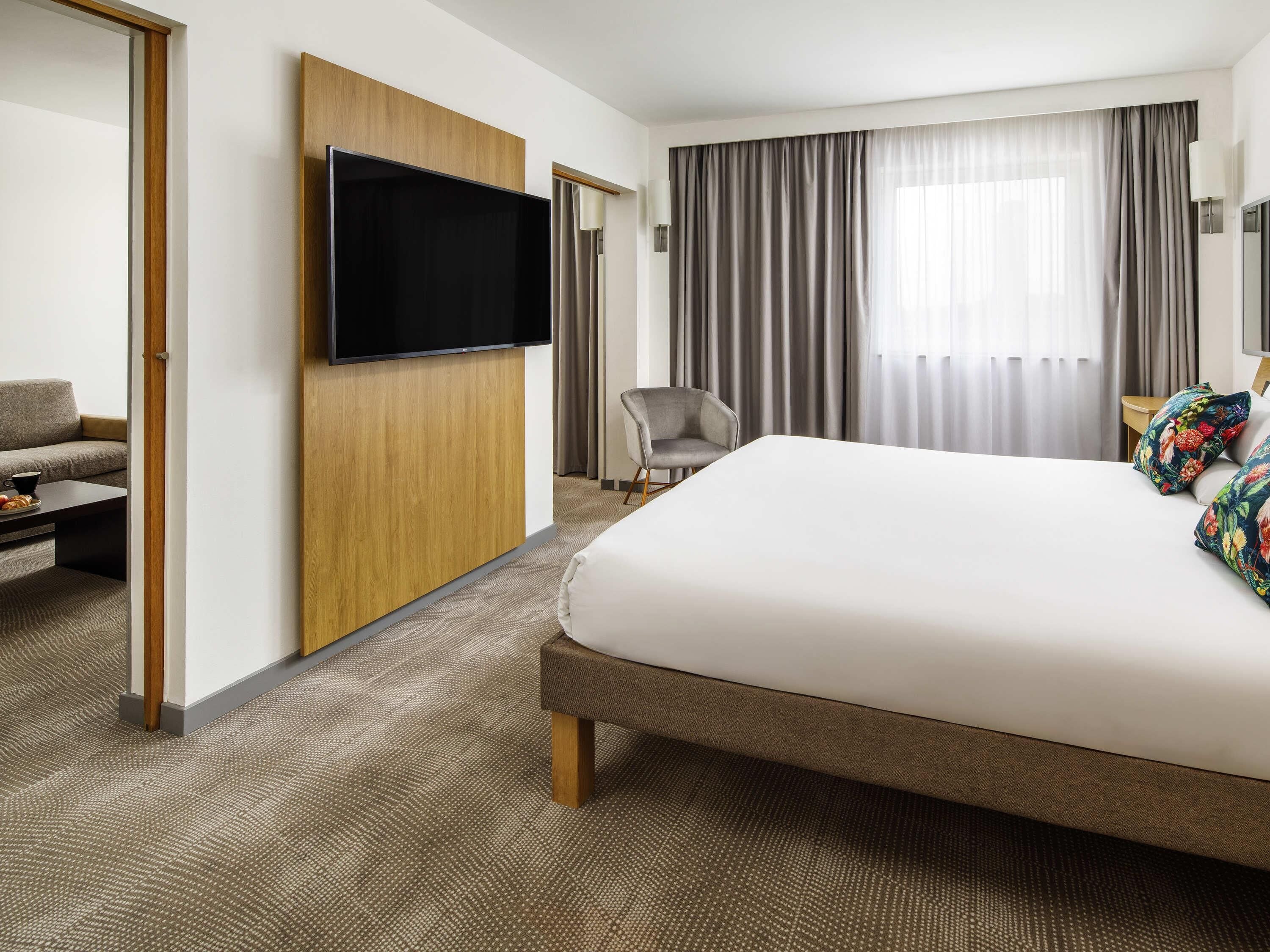 Executive Suite, 1 Double Bed with Sofa bed | Minibar, in-room safe, desk, blackout curtains