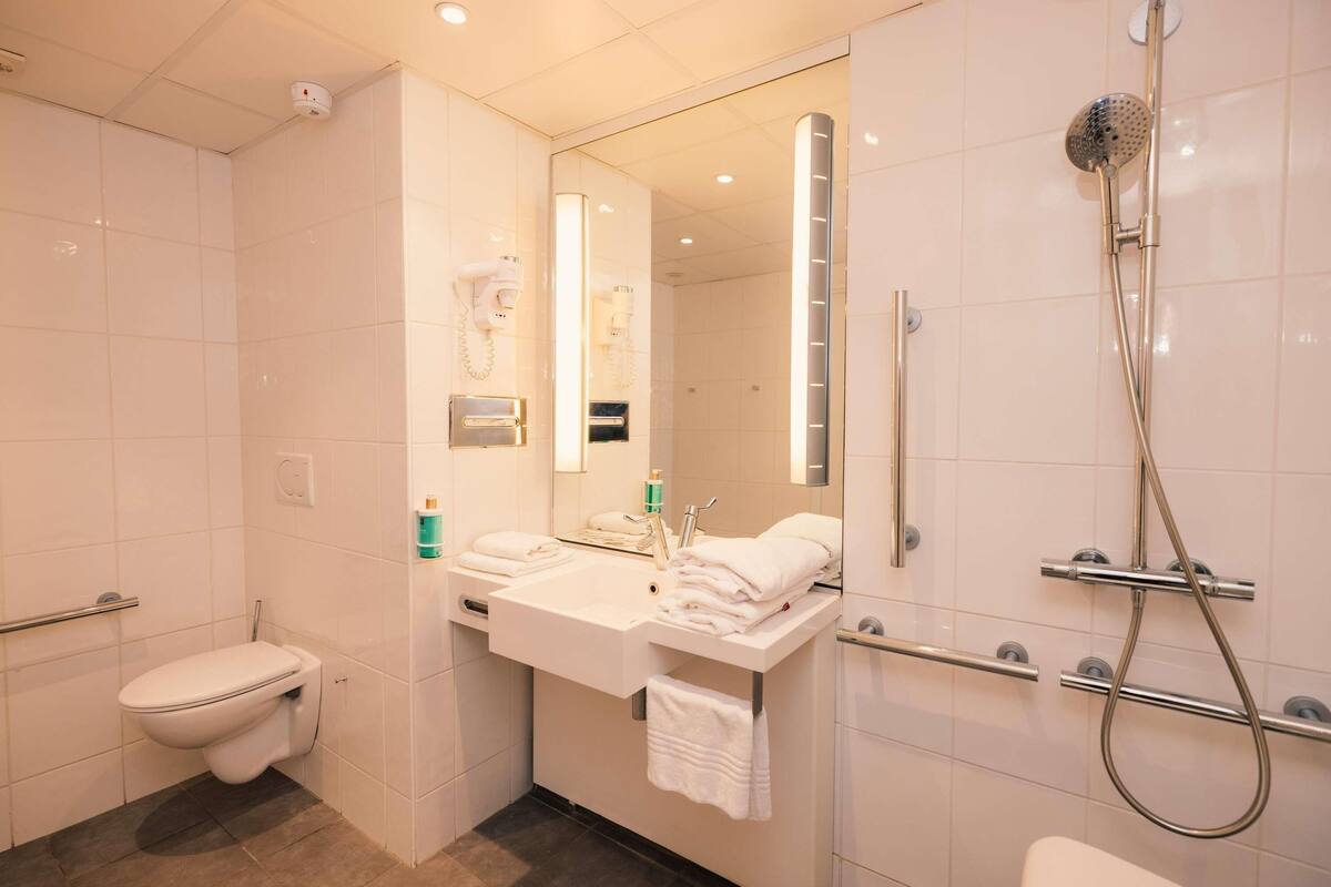 premium bedding, in-room safe, desk, blackout curtains