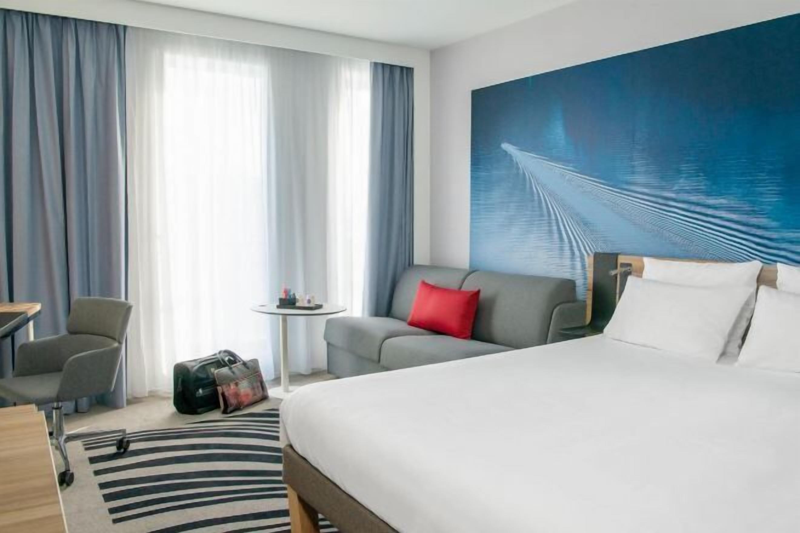 Premium bedding, in-room safe, desk, blackout curtains