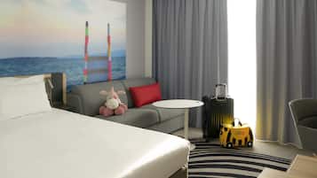 Premium bedding, in-room safe, desk, blackout drapes