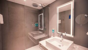 Tab mandi, kelengkapan dandanan diri mesra alam, pengering rambut