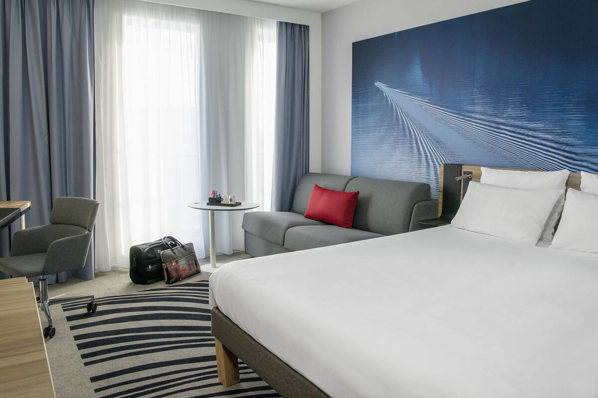 Superior Room, 1 Double Bed with Sofa bed | Premium bedding, in-room safe, desk, blackout drapes