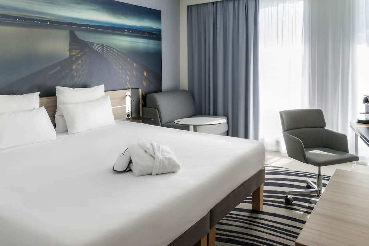 premium bedding, in-room safe, desk, blackout curtains