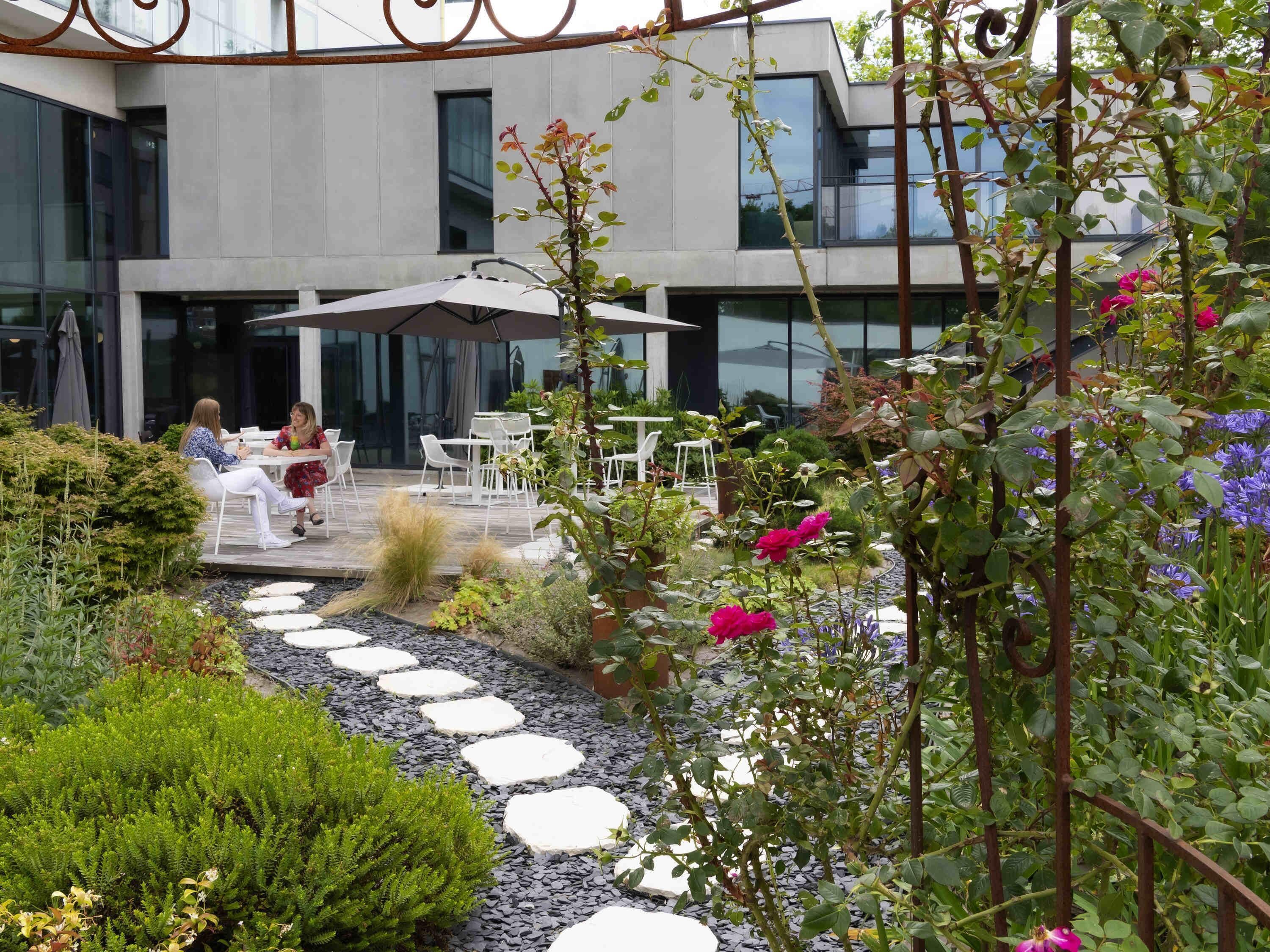 المنشأة من الخارج