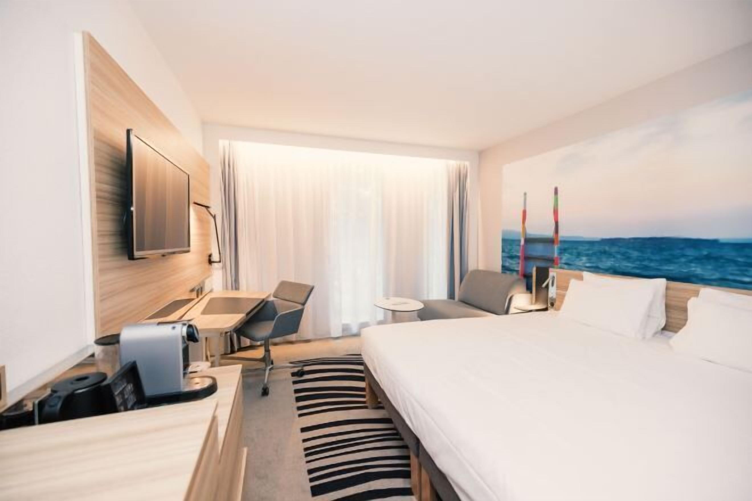 Premium bedding, in-room safe, desk, blackout curtains