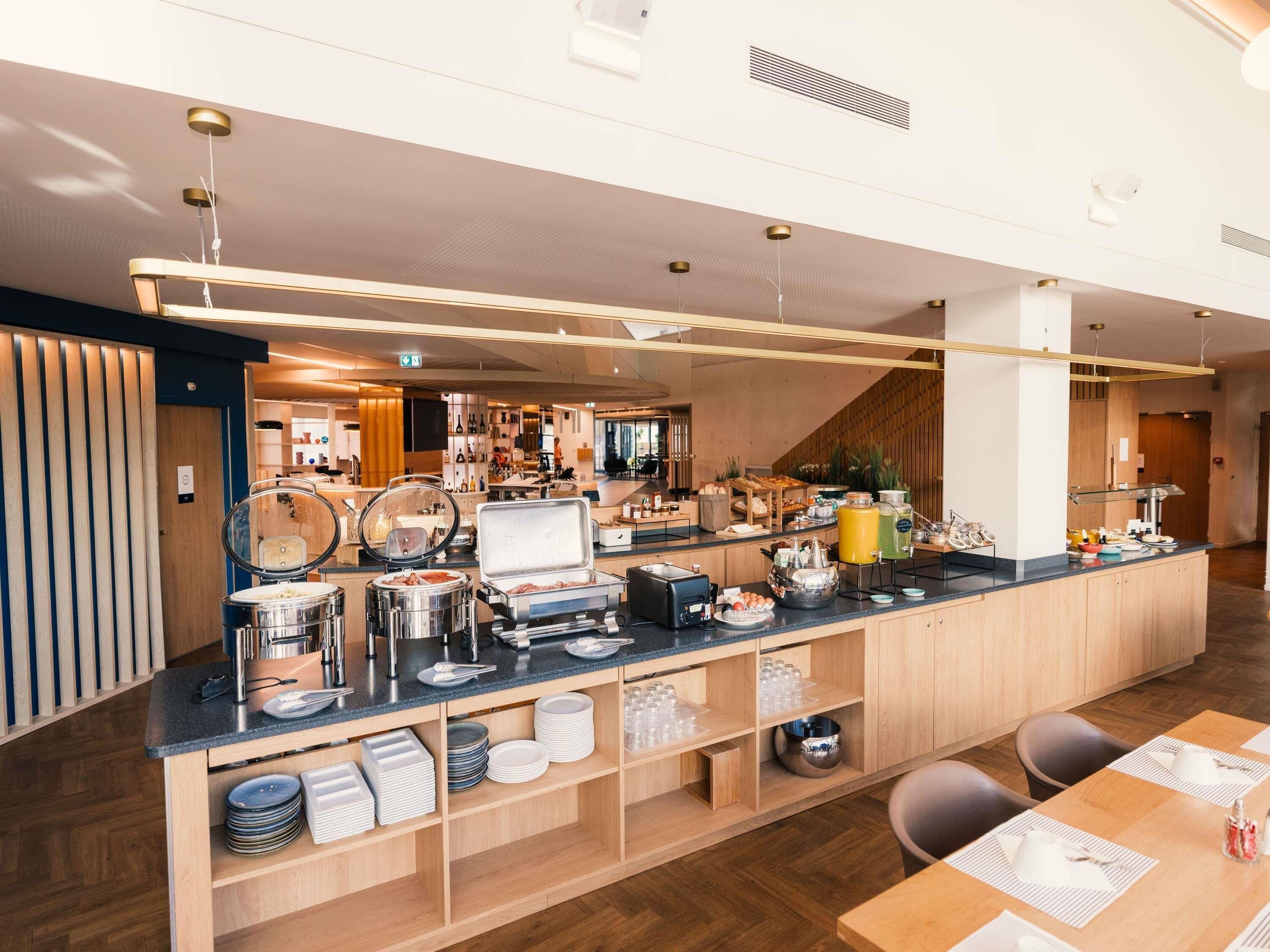 Café da manhã com buffet todos os dias mediante uma taxa