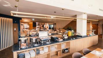 Café da manhã com buffet todos os dias mediante uma taxa