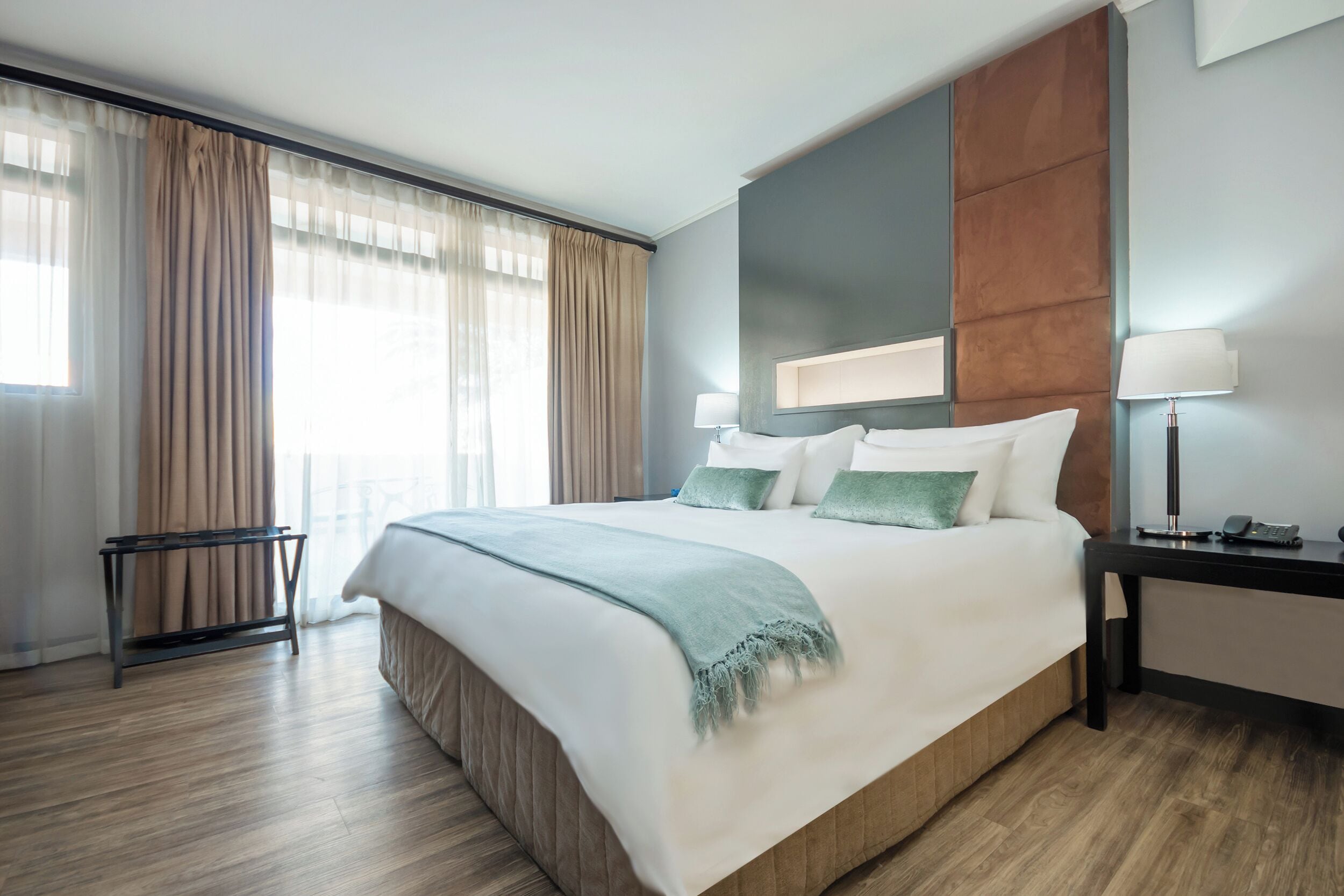 Photo - Island Club Hotel & Apartments