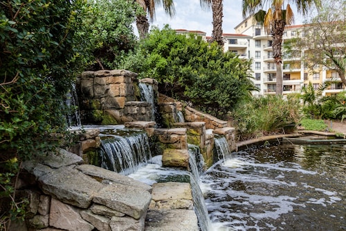 Island Club Hotel & Apartments