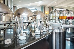 Tägliches Frühstücksbuffet gegen Gebühr