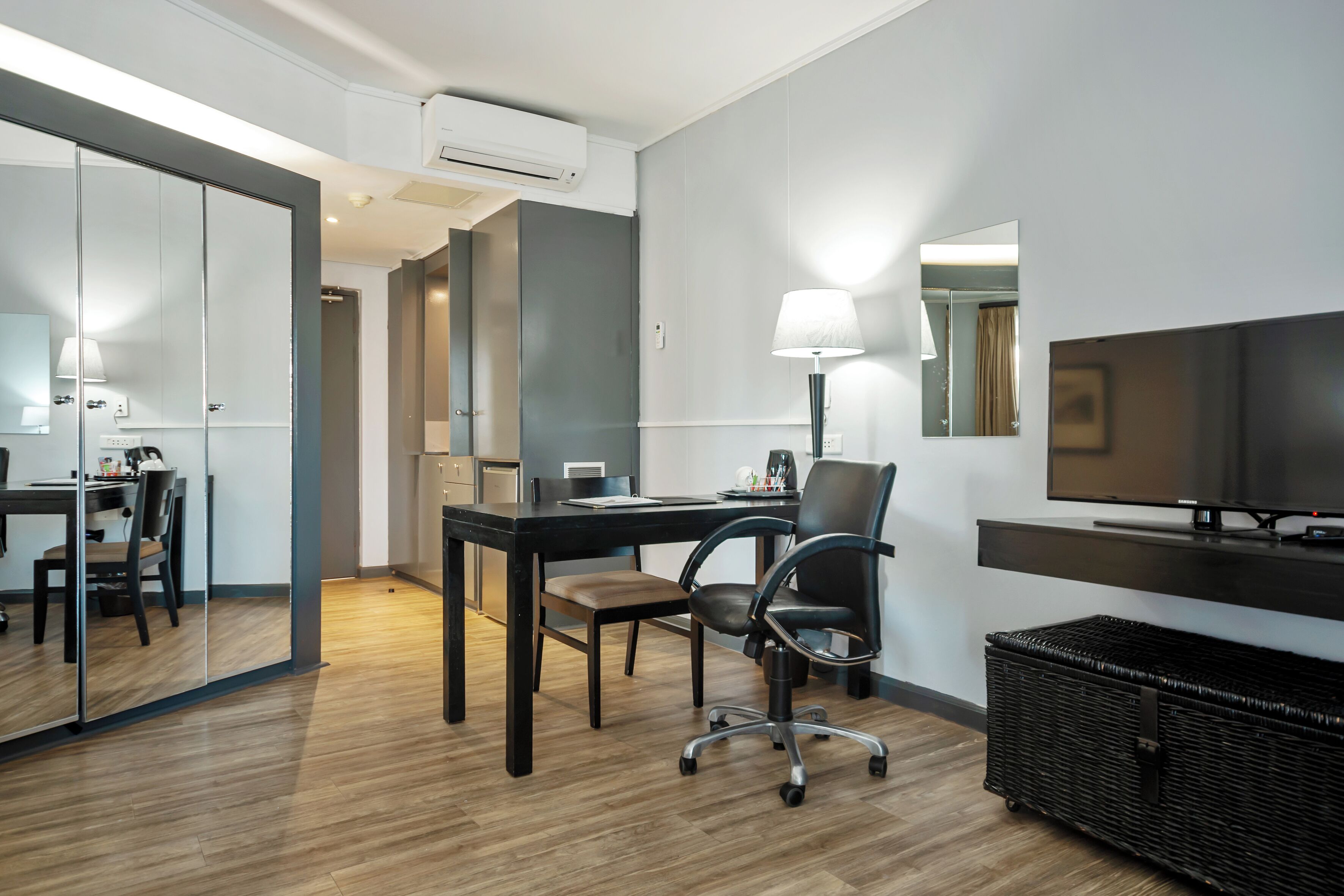 Photo - Island Club Hotel & Apartments