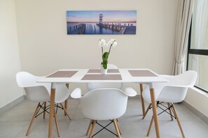 Apartment | Dining room - Island Club Hotel & Apartments (Cape Town)