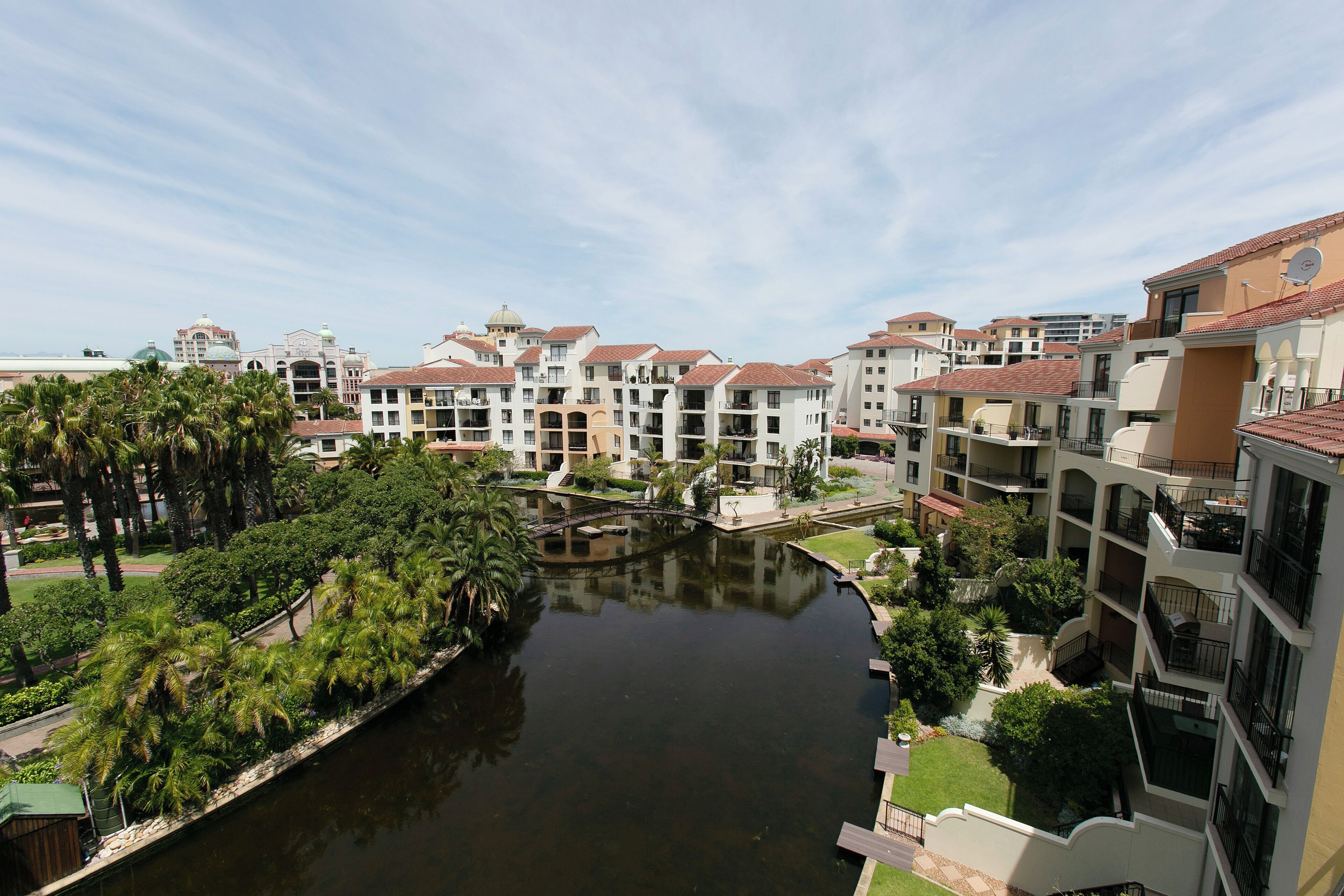 Photo - Island Club Hotel & Apartments
