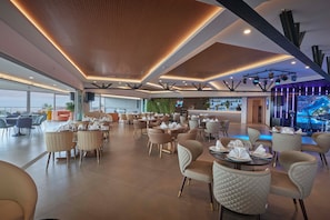 2 barer/lounger og bassengbar