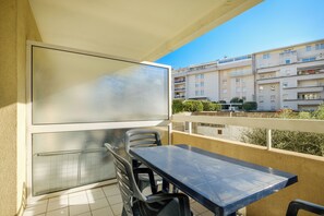 Family Studio | Balcony