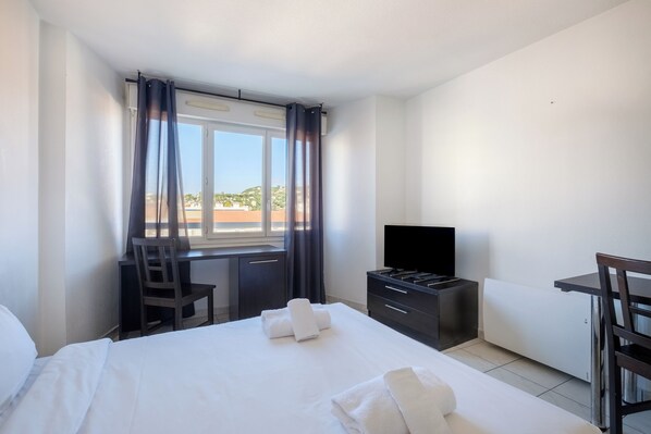 Studio | Iron/ironing board, free cots/infant beds, free WiFi, bed sheets - ResidHotel Cannes Festival (Cannes)