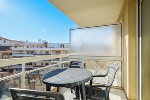 Superior Studio | Balcony - ResidHotel Cannes Festival (Cannes)
