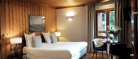 Triple Room, Non Smoking, Mountain View | Minibar, in-room safe, desk, soundproofing