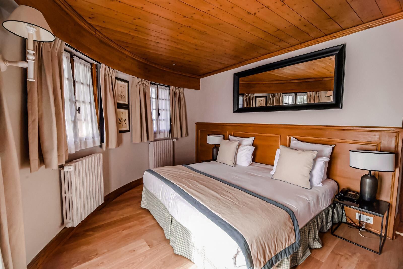 charm double/twin room  | minibar, in-room safe, desk, soundproofing