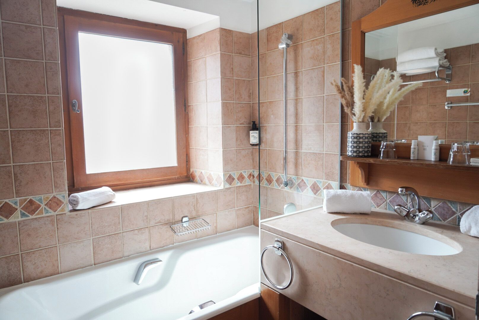 charm room, double/twin. ground floor | bathroom | free toiletries, hair dryer, slippers, towels