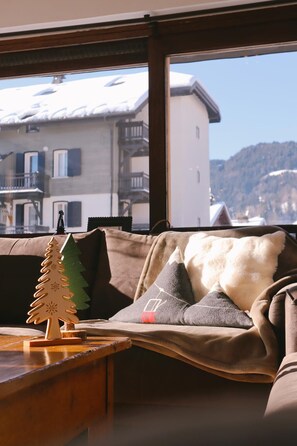 Télévision à écran plat de 50 cm avec chaînes numériques, télévision