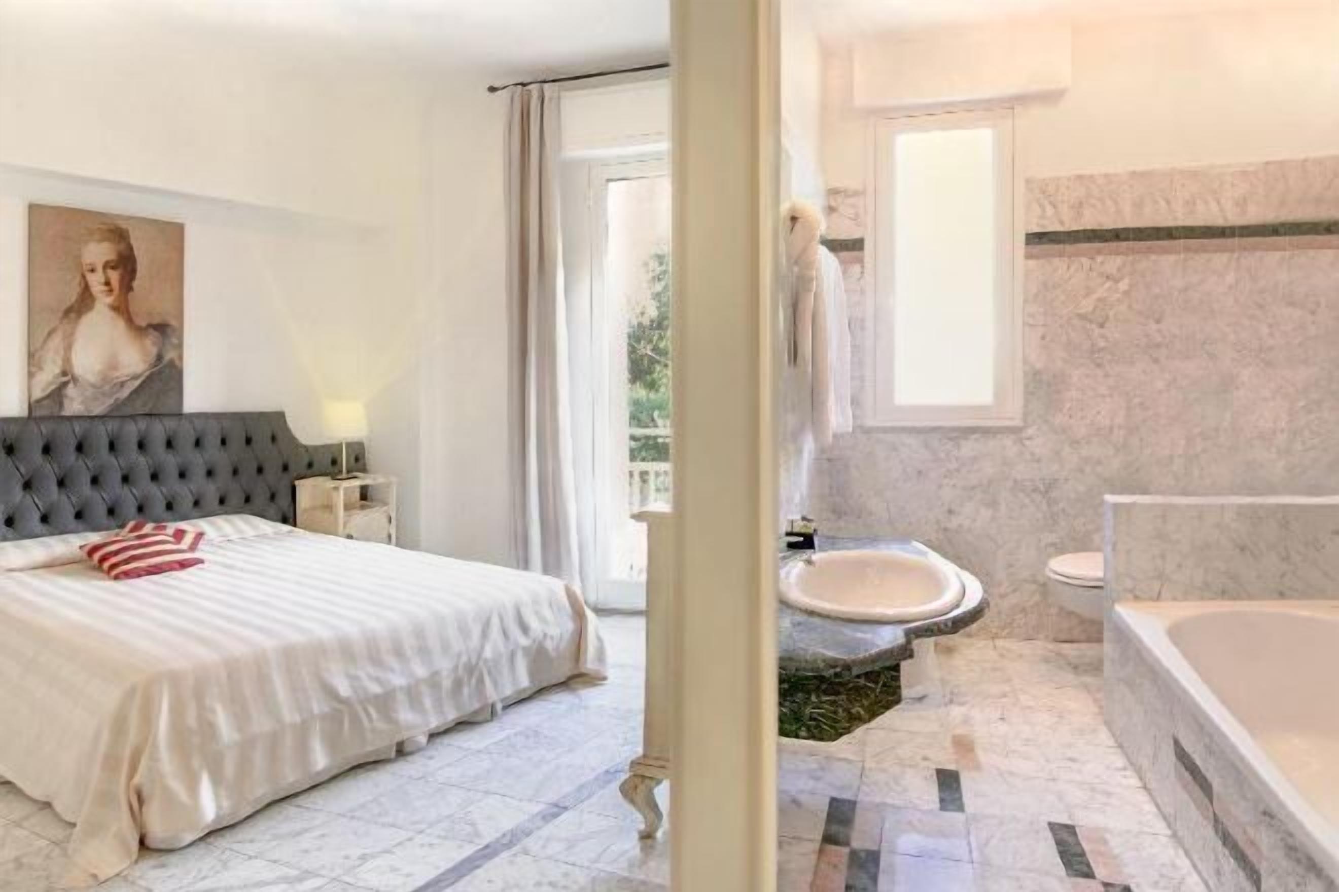 Baño | Ducha, artículos de higiene personal gratuitos y secador de pelo
