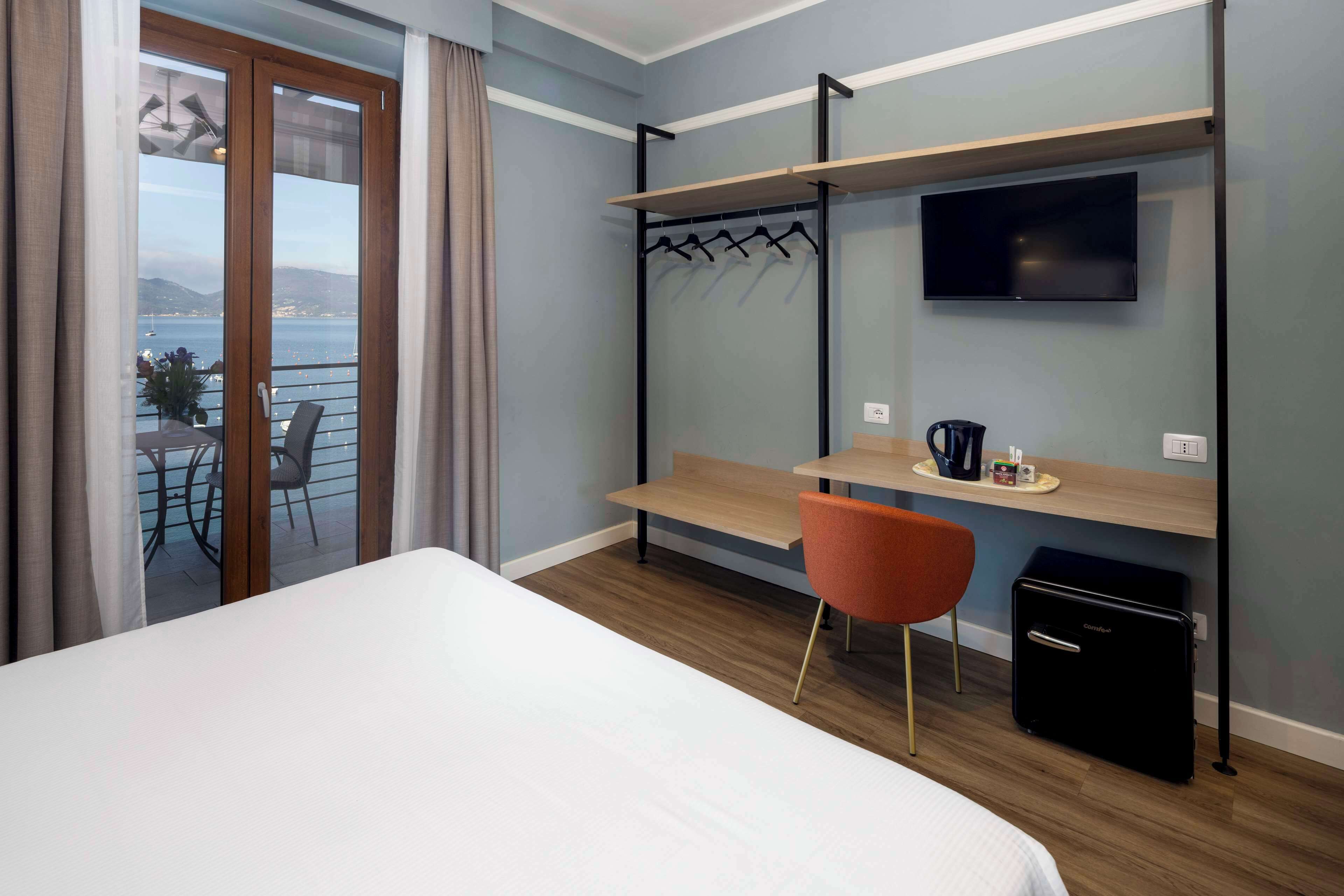 Superior Room, 1 Queen Bed, Balcony, Sea View | Down duvets, in-room safe, desk, laptop workspace