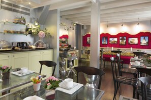 Petit déjeuner préparé sur commande (17 EUR par personne)