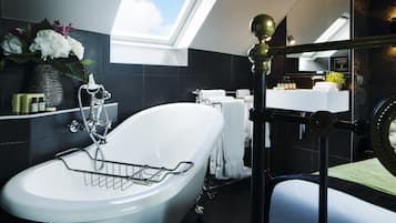 Signature Double Room, 1 Queen Bed, Bathtub (Design) | Bathroom | Shower, free toiletries, hair dryer, towels