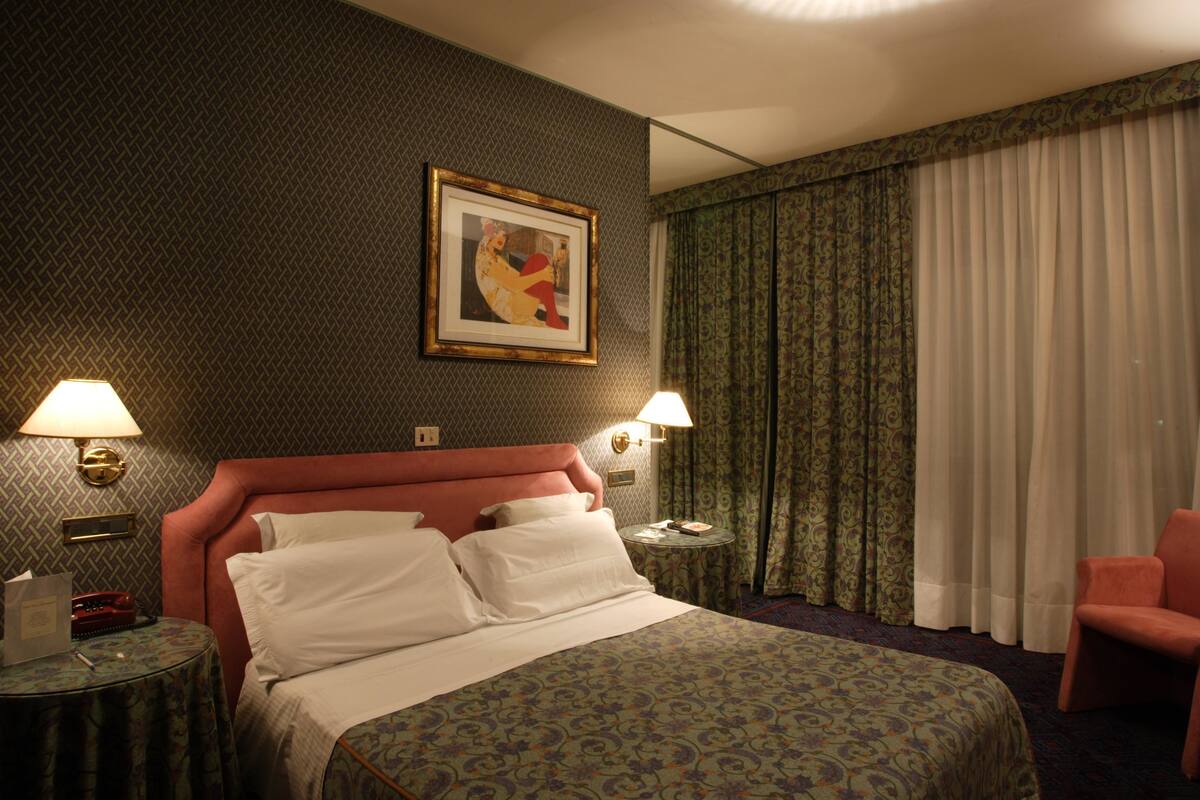 In-room safe, desk, blackout curtains