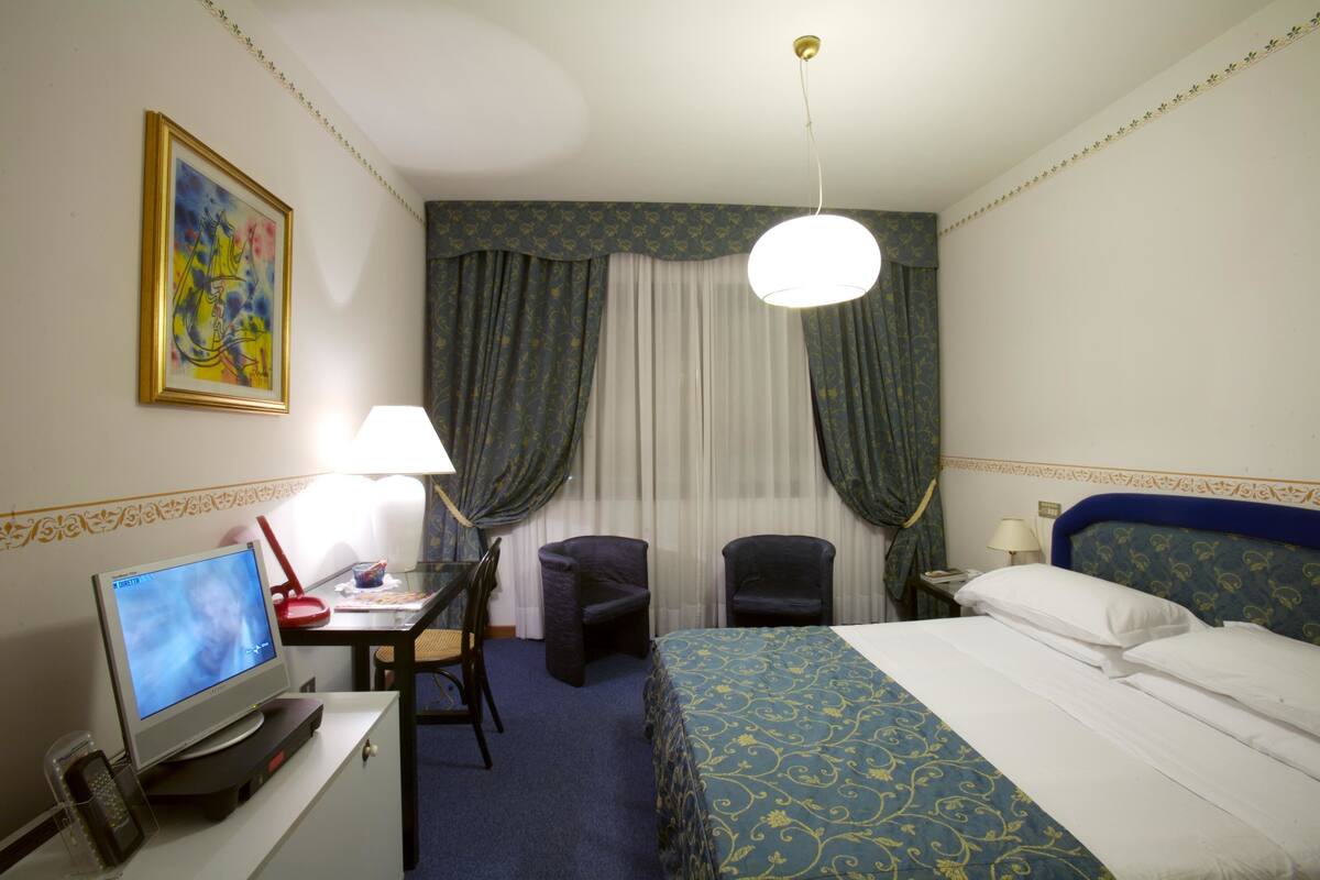 In-room safe, desk, blackout curtains