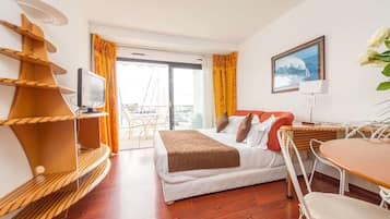 Premium bedding, in-room safe, desk, soundproofing