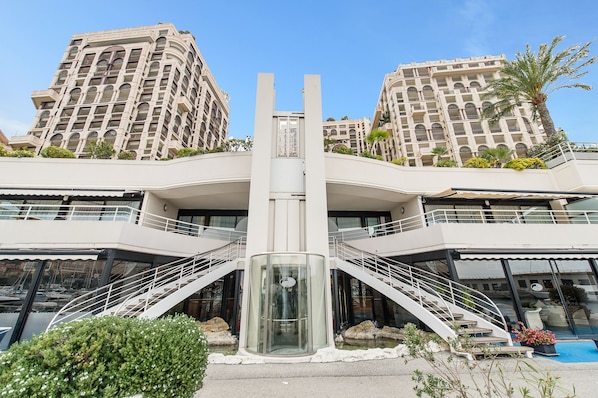 Front of property - Résidence Le Quai des Princes (Cap d'Ail)