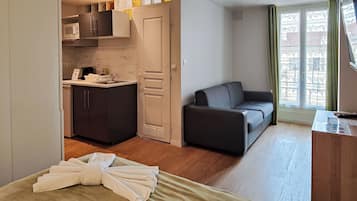 1 bedroom, Select Comfort beds, laptop workspace, blackout curtains