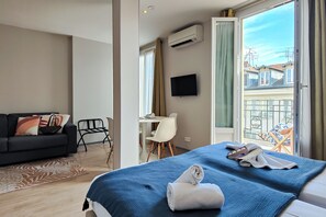 Select Comfort beds, laptop workspace, blackout curtains, soundproofing - Aparthotel AMMI Nice Massena  (Nice)