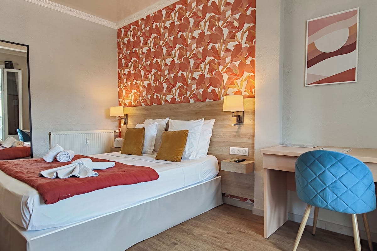 1 bedroom, Select Comfort beds, laptop workspace, blackout curtains