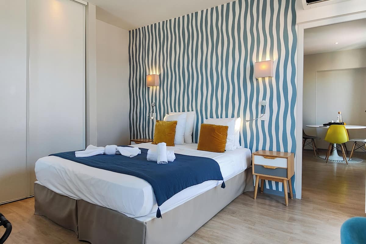 1 bedroom, Select Comfort beds, laptop workspace, blackout curtains