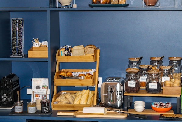 Petit déjeuner buffet (14 EUR par personne)