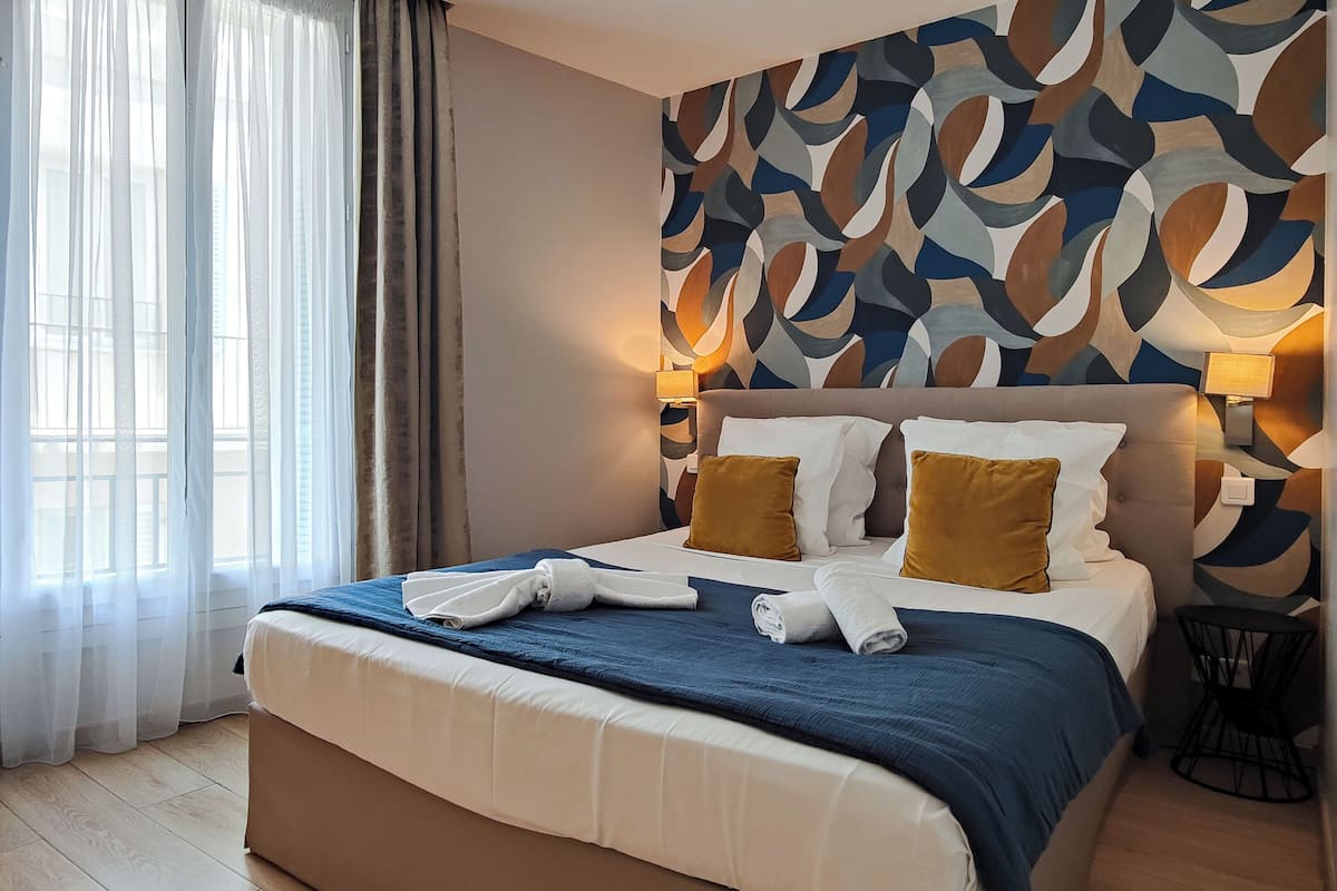 1 bedroom, Select Comfort beds, laptop workspace, blackout curtains