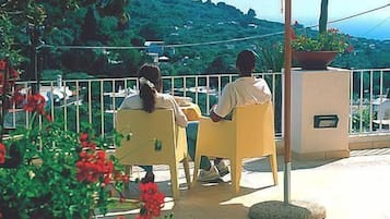 Dreibettzimmer | Terrasse/Patio