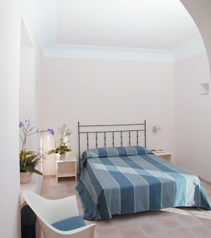 Triple Room | Minibar, in-room safe, free WiFi, bed sheets - Hotel Senaria (Anacapri)