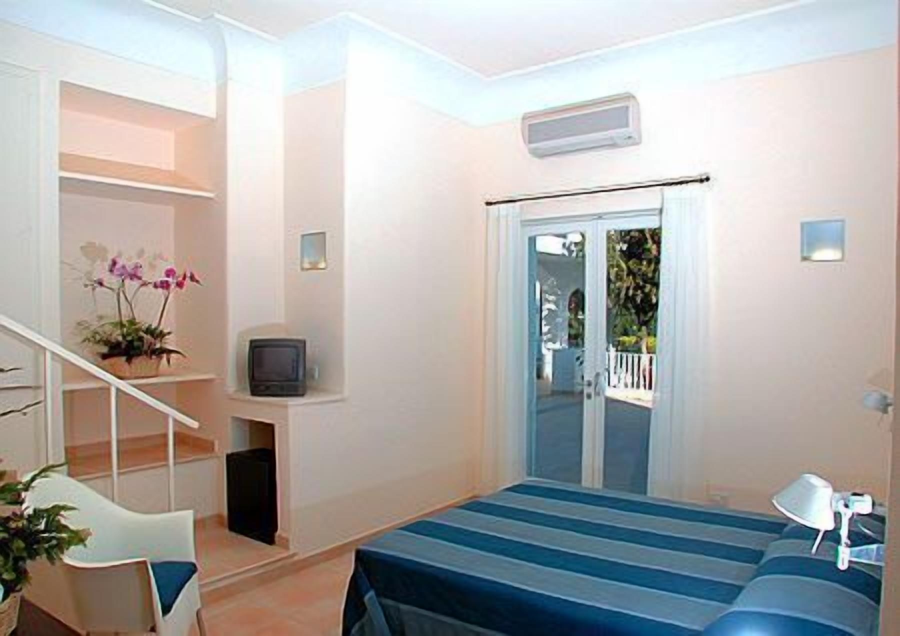 double room | 1 bedroom, minibar, in-room safe, free wifi